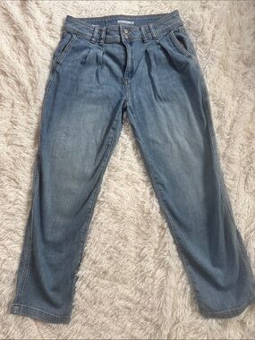 Sonoma Women’s Washed Light Blue Relaxed Pleat-Front Denim Mom Jeans Retro/90s